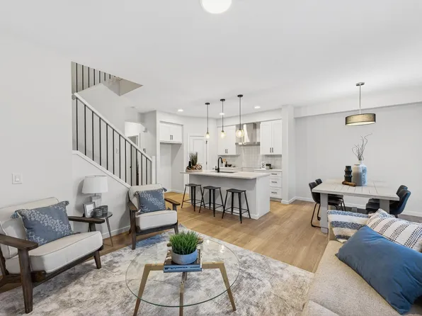8019 228th St NW, Edmonton, AB T5T 7B2