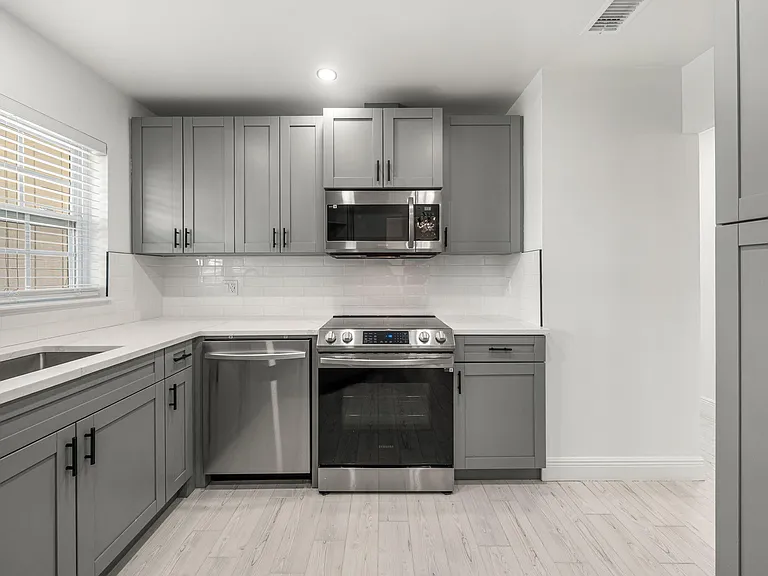 908 Hibiscus Dr — Photo 11
