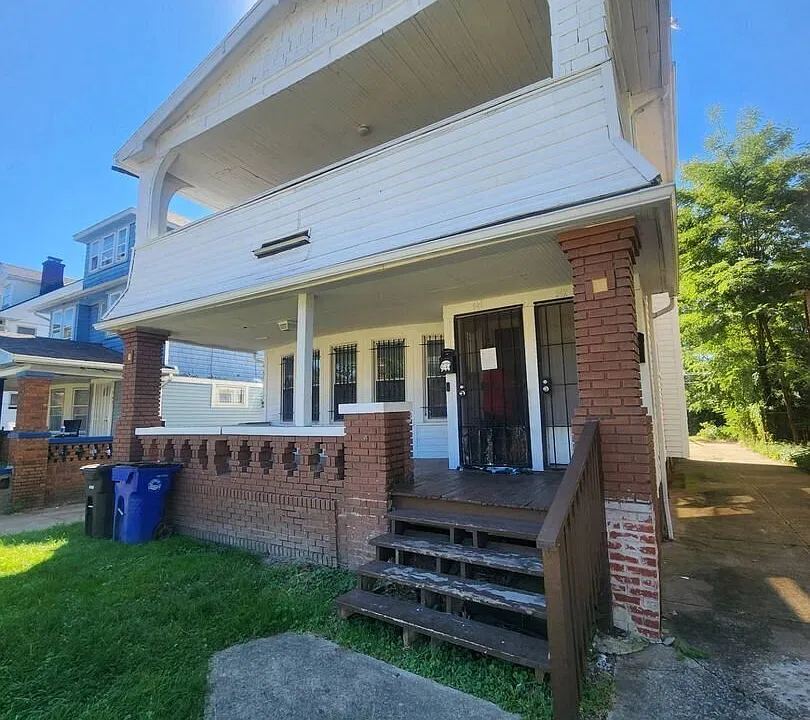 942 Eddy Rd #2