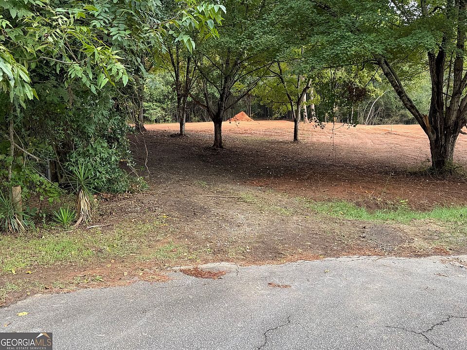 2nd image of 152 Winding Ln