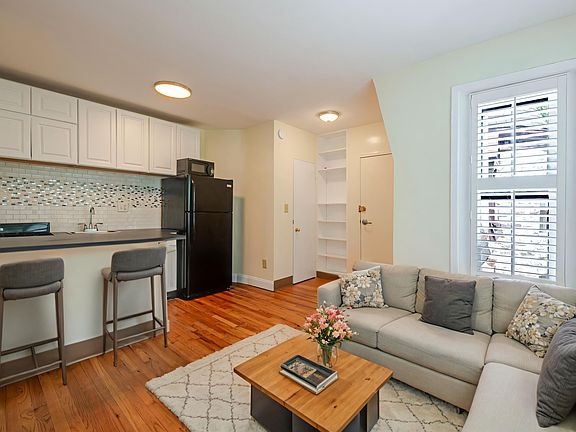 2nd image of 105 9th St SE APT 302
