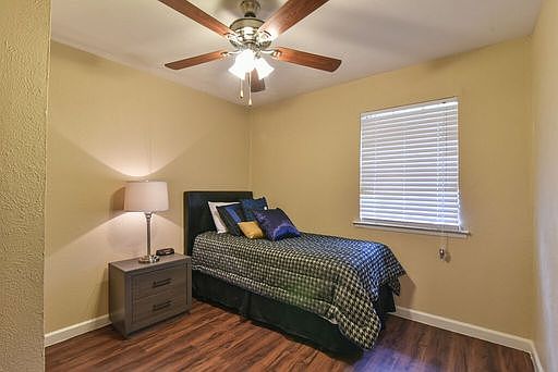 1st image of 206 W Pioneer Pkwy APT 05