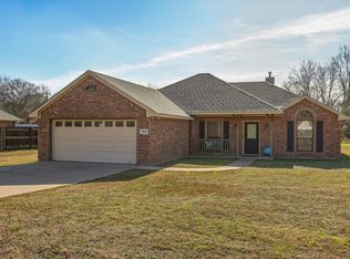 704 Janis St, Granbury, TX 76049