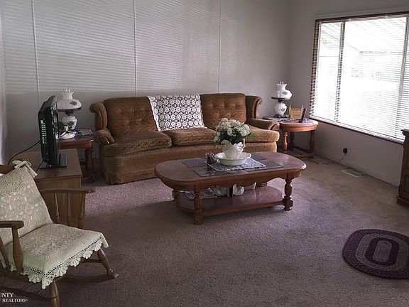3rd image of 38 Goldenrod Ave