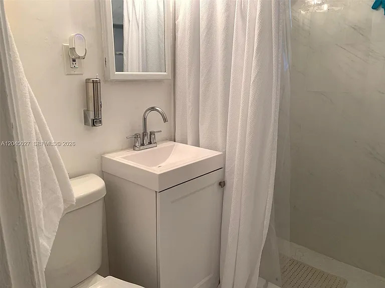 2131 Arthur St — Photo 10