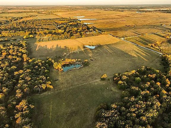 3rd image of 991 NE 100th Rd