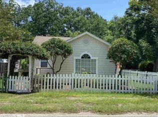 22158 Pine St, Robertsdale, AL 36567
