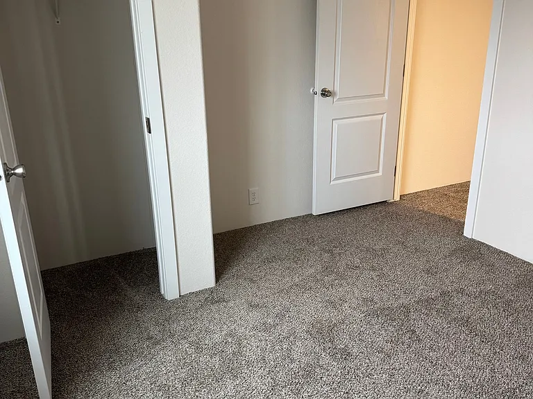 700 W Unity Loop — Photo 5