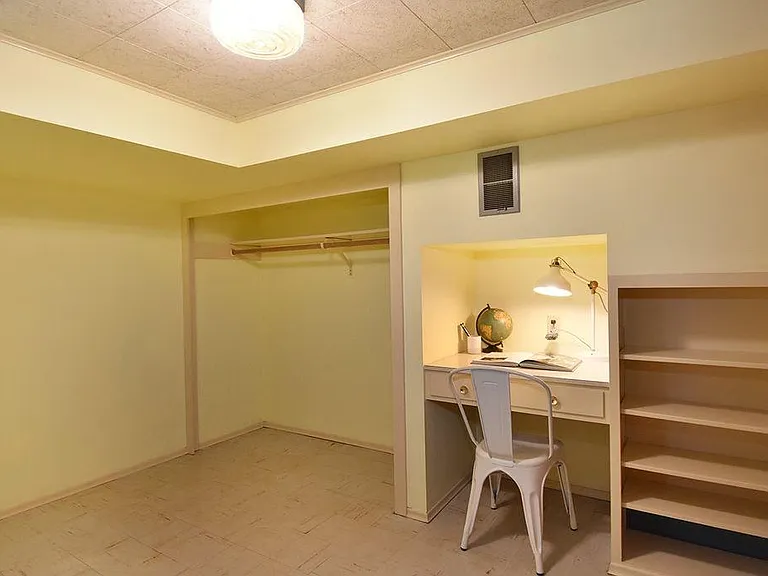 4318 NE 42nd St — Photo 27