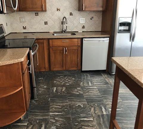 4th image of 502 Richmond Dr #2