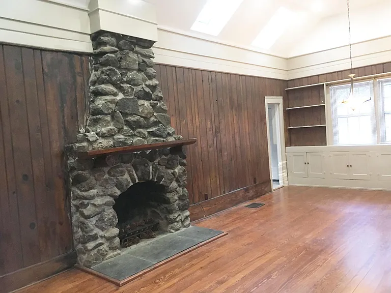 247 The Prado NE #REAR COTTAGE — Photo 3