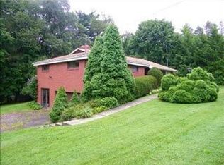 9600 Woodcrest Rd, Pittsburgh, PA 15237