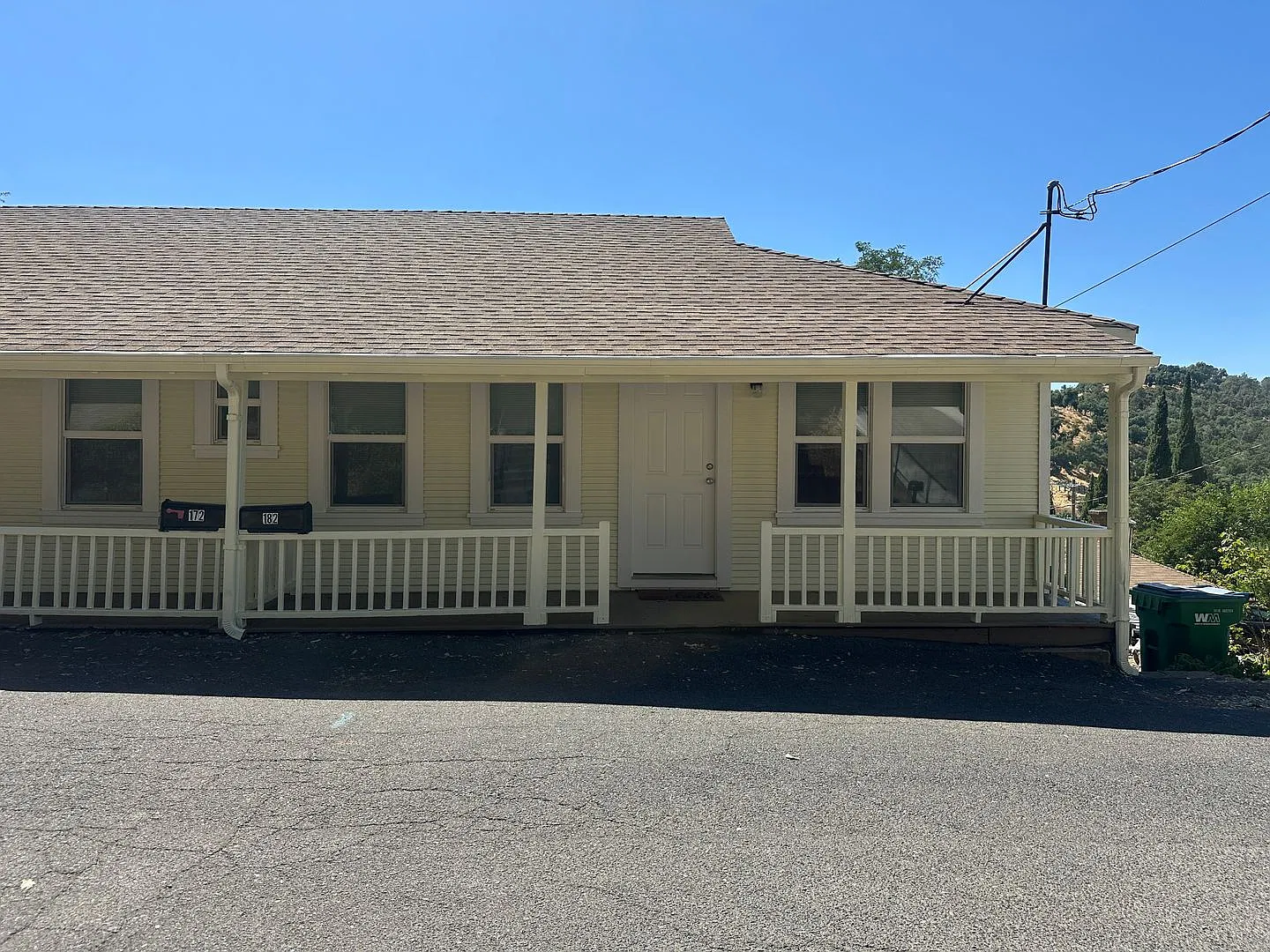 Adorable Gorgeous Downtown Duplex Showings Beginning October 26th — Photo 2