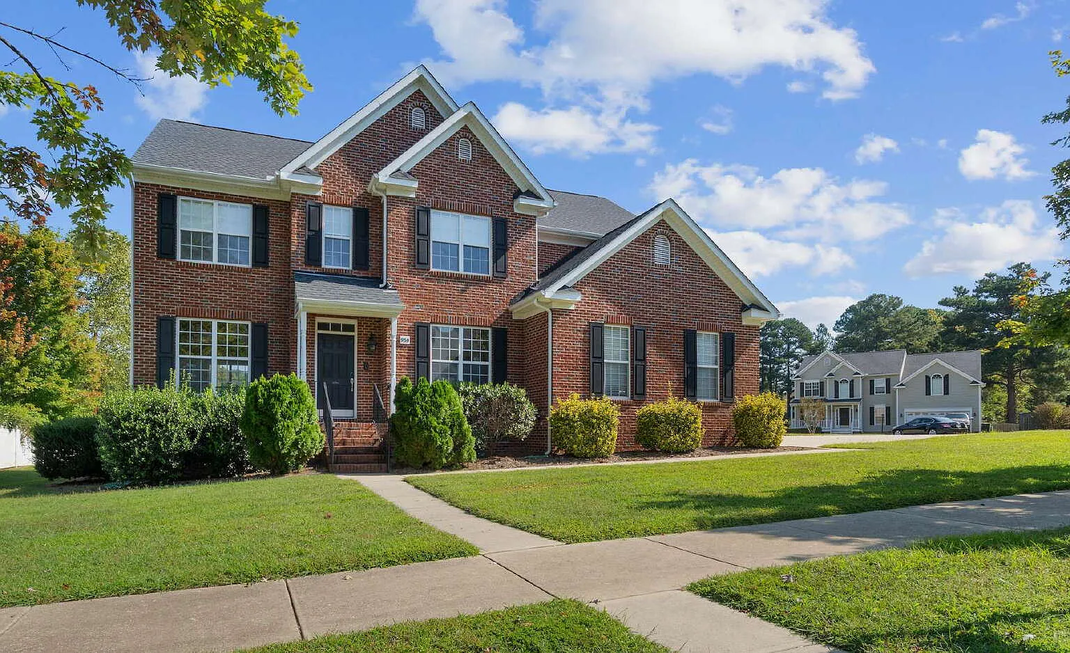 5 bed, 3.5 bath, 3001 sqft, $2,950 — Photo 2