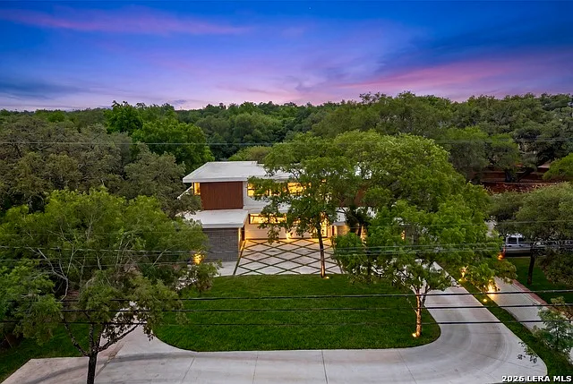 5 bed, 6.5 bath, 3800 sqft, $10,000 — Photo 3