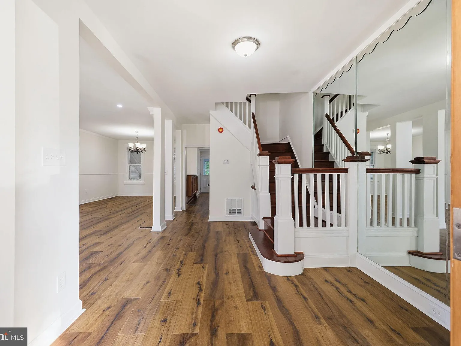 3 bed, 2.0 bath, 1564 sqft, $2,500 — Photo 3