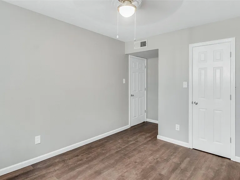 122 E Crosstimbers St #52 — Photo 9