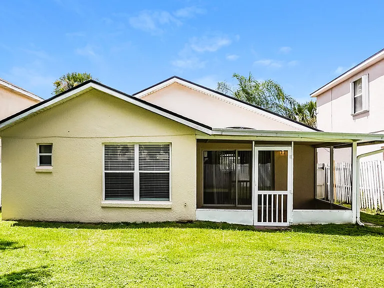 1227 Heather Lake Dr — Photo 16