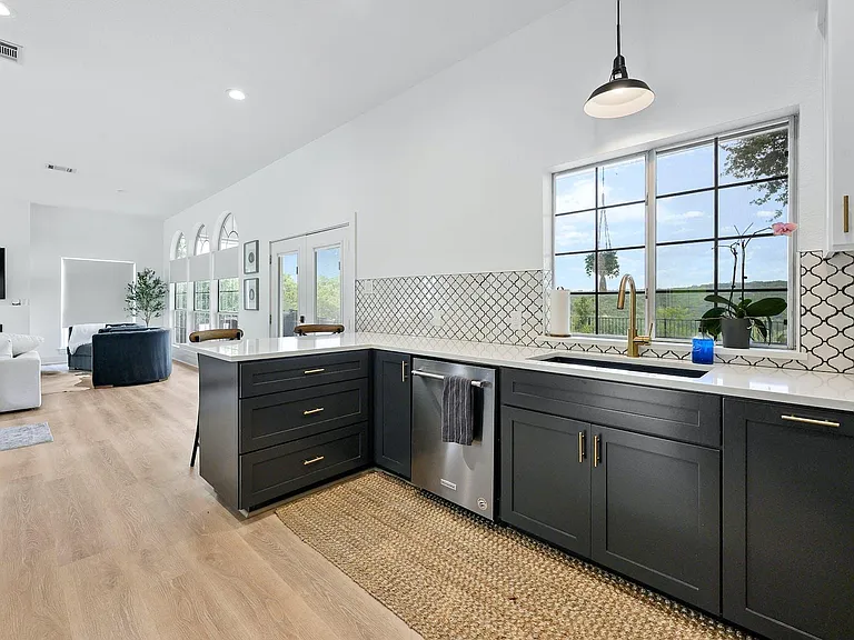 1604 Cliffwood Dr — Photo 14