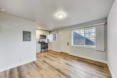 678 37th St #2 Photo 1