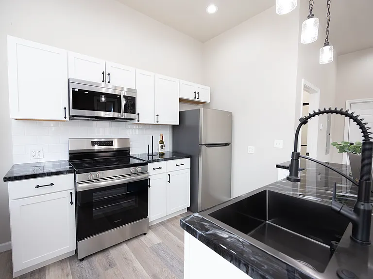 201 E Grand Ave #1 — Photo 10
