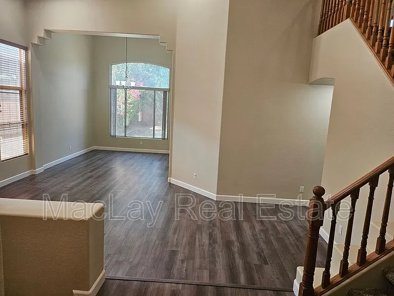 2711 W Megan St — Photo 2