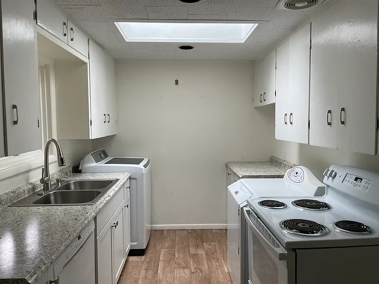 2522 Walnut St — Photo 2