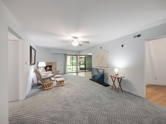 5th image of 740 Saint Andrews Ln APT 41