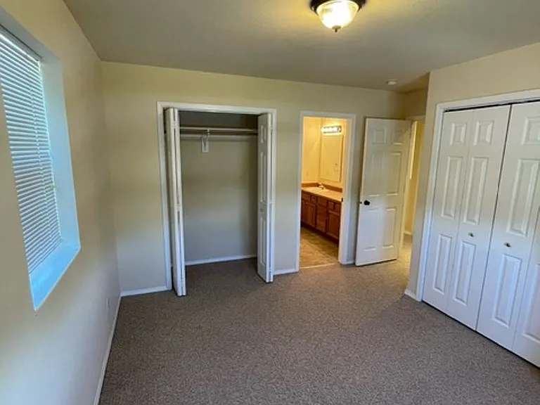 1308 W Babcock St #D — Photo 32