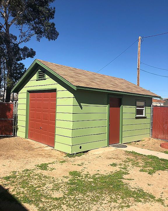 2nd image of 341 W Yermo Rd