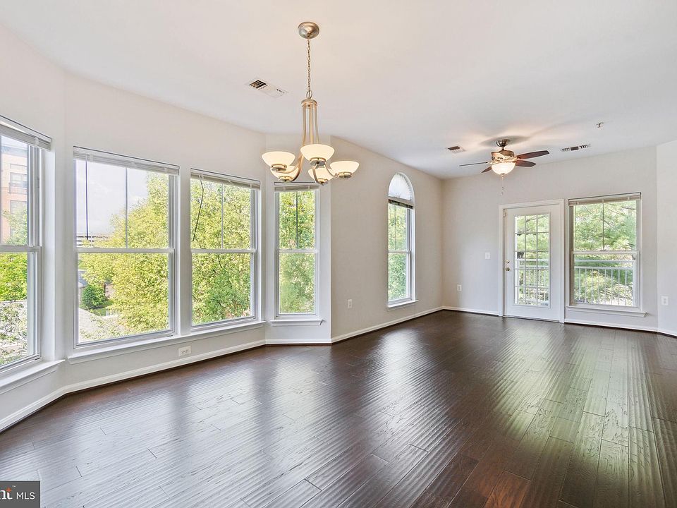 1st image of 2911 Deer Hollow Way Unit 324