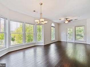 2911 Deer Hollow Way UNIT 324, Fairfax, VA 22031