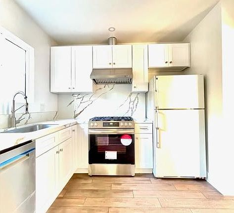 4th image of 1136 Diamond Ave APT C
