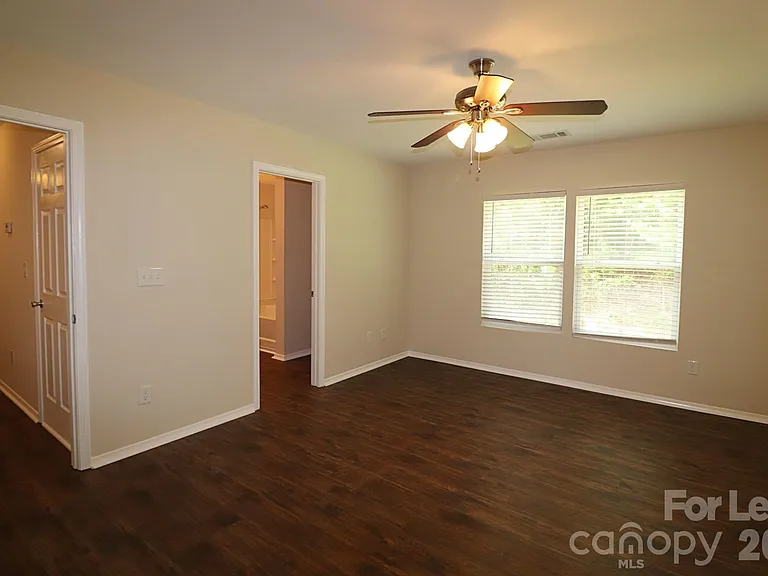 13011 Lake Erie Ln — Photo 23