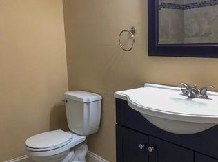 675 N Swift Rd APT 102, Addison, IL 60101