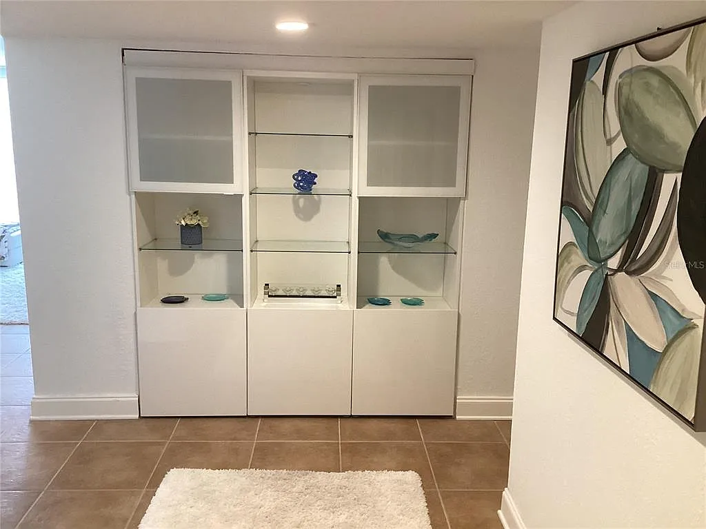 2 bed, 2.0 bath, 1298 sqft, $3,400 — Photo 3