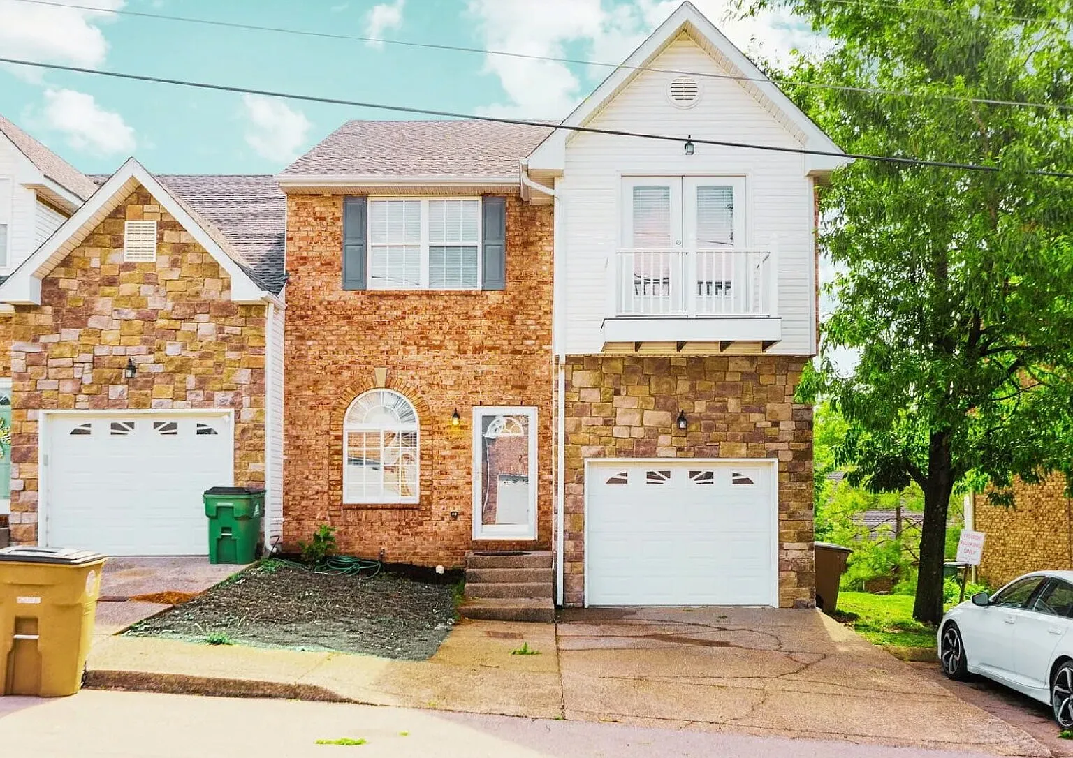 3 bed, 2.5 bath, 1756 sqft, $1,999 — Photo 1