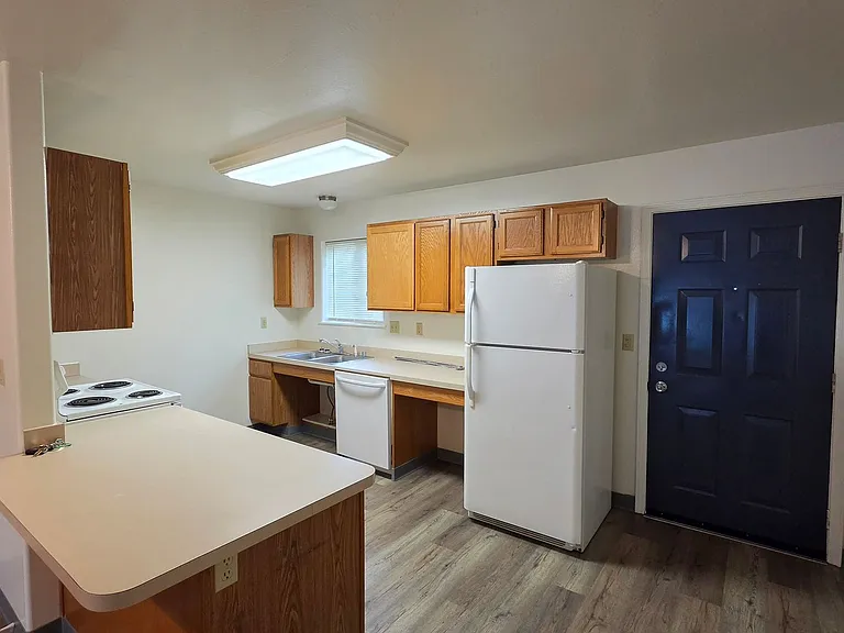 4104 Hillview Way — Photo 4