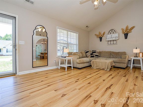 5th image of 725 Golden Bell Dr #44