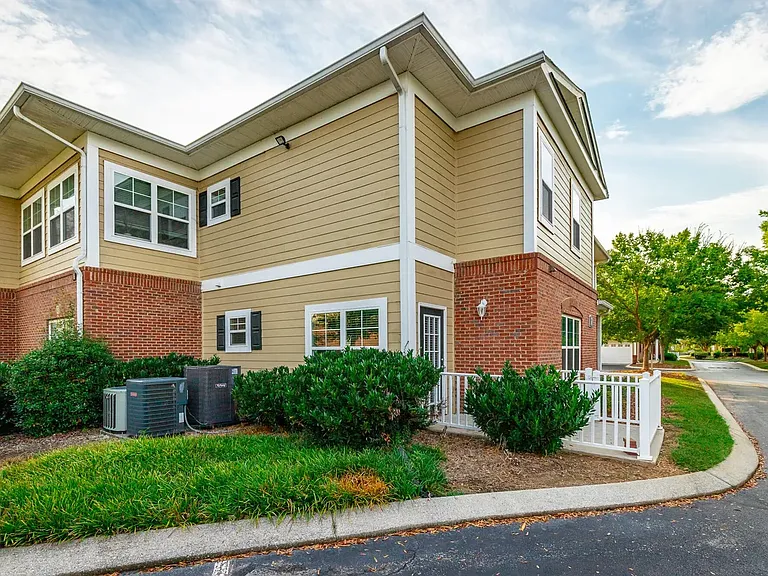 4102 Regency Ct — Photo 2