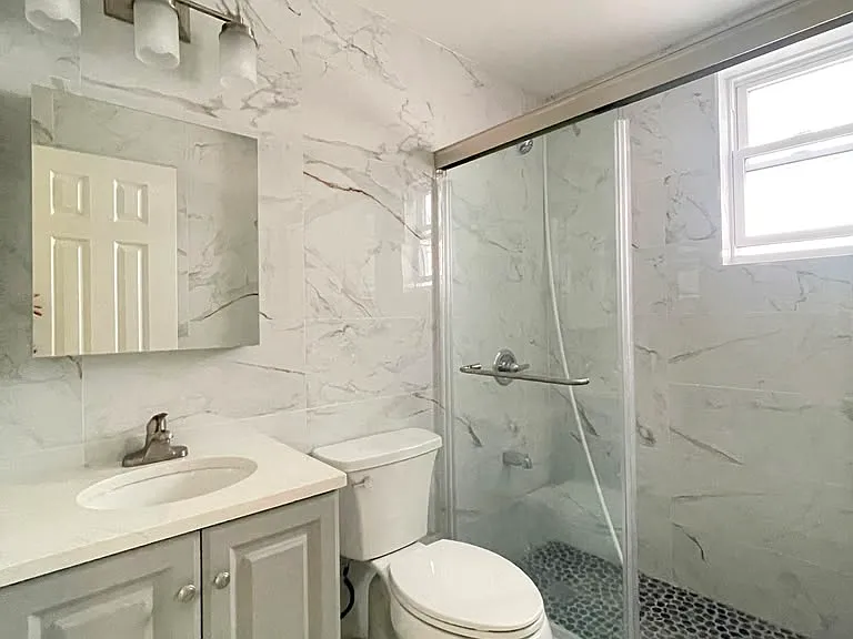125 Bay 8 St #2A — Photo 1