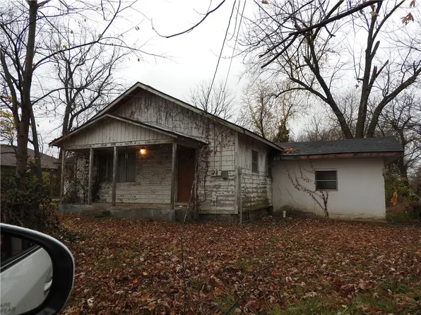 3702 N Oak St, Springdale, AR 72764