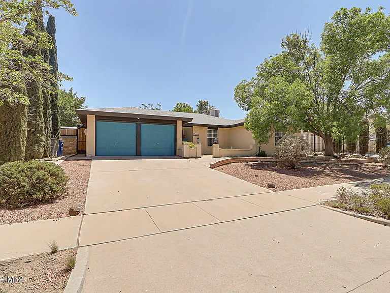 4348 Loma Hermosa Dr — Photo 2