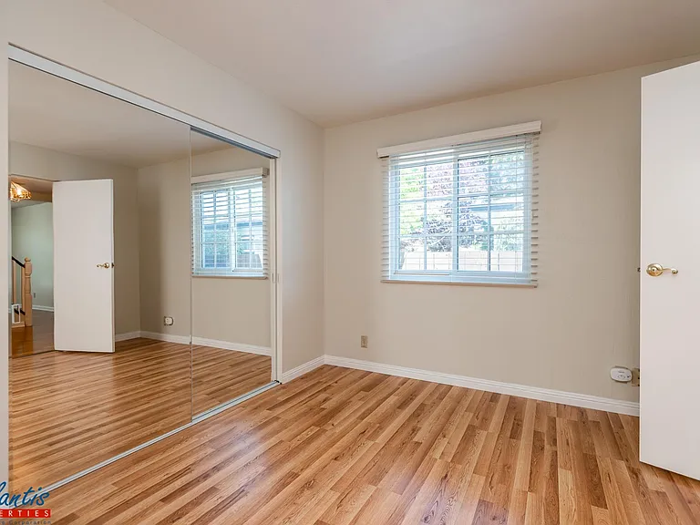 215 Topeka Ave — Photo 11