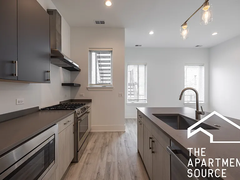 1814 W Thomas St #2R — Photo 6