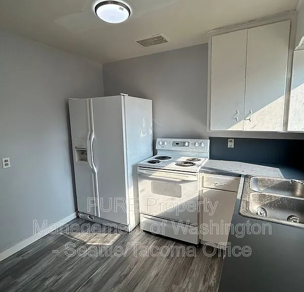 721 S Ainsworth Ave — Photo 2