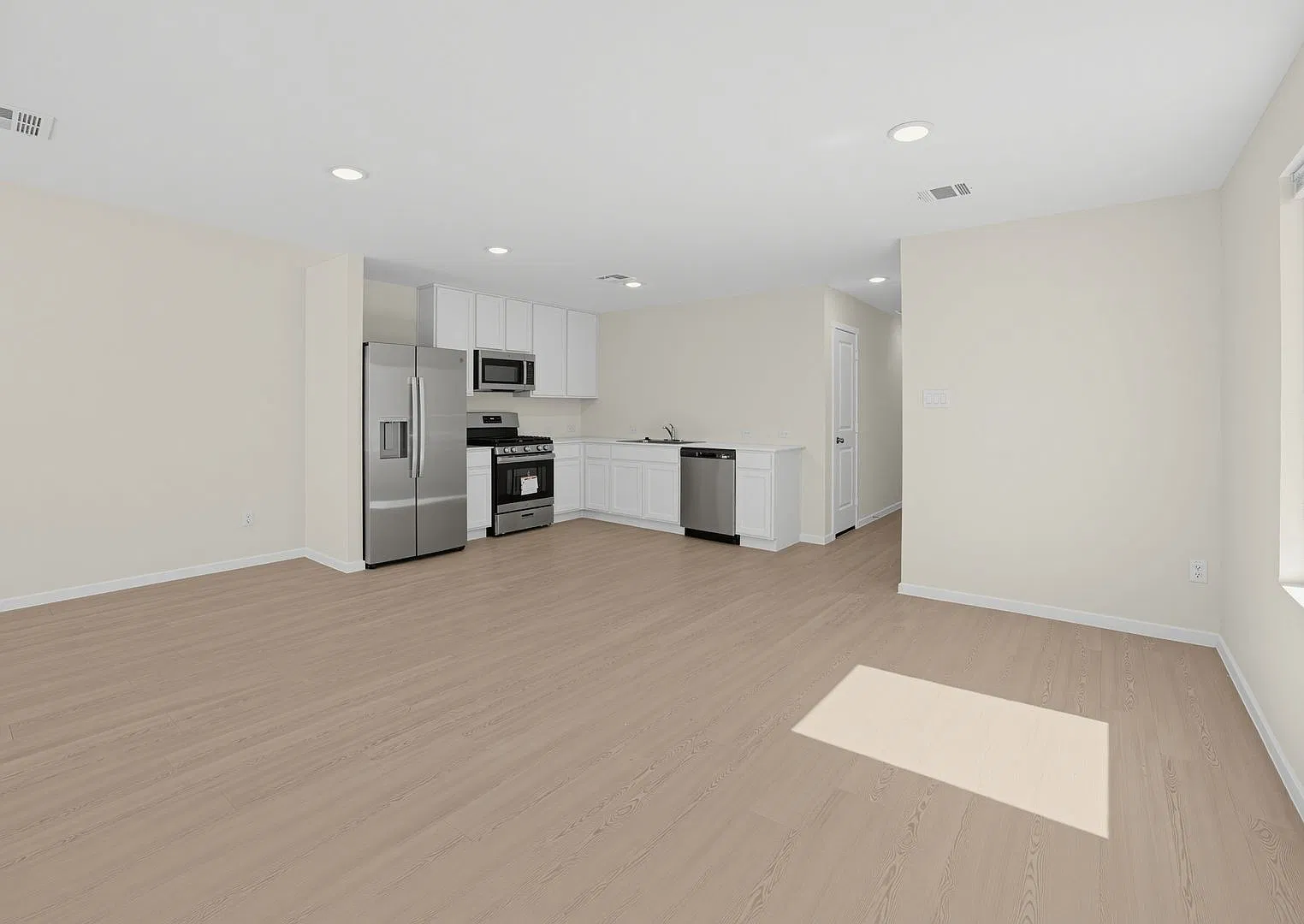 Brand-New 3-Bedroom Home in Espada | Never Lived In + Private Fenced Yard! — Photo 3