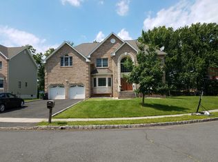 4 Deutsch Ln, Edison, NJ 08820