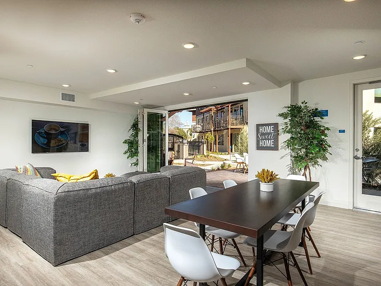 Creekside Apartments — Photo 15