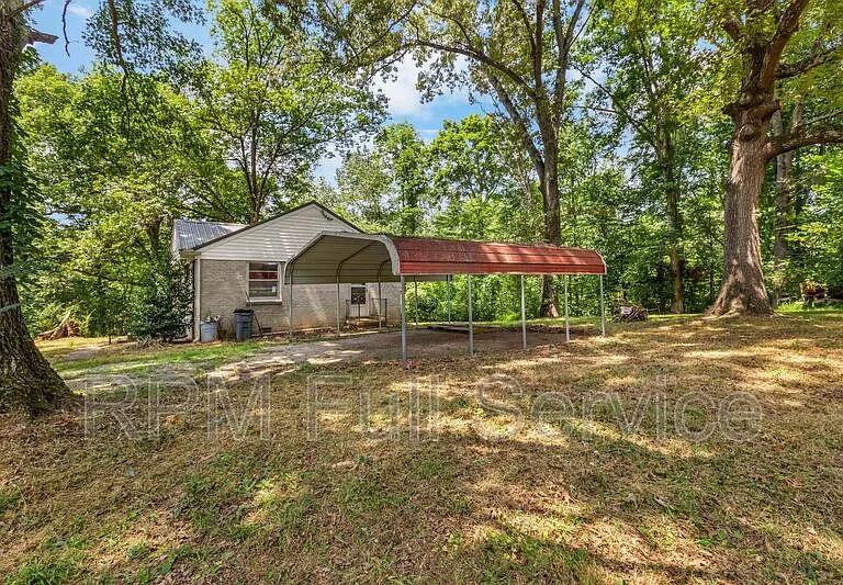 570 Carol Dr — Photo 35